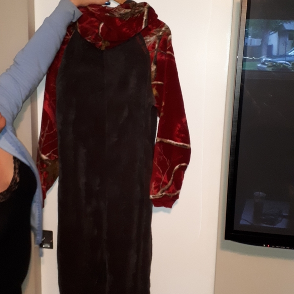 Fluffy onzie (footed) - Picture 2 of 3